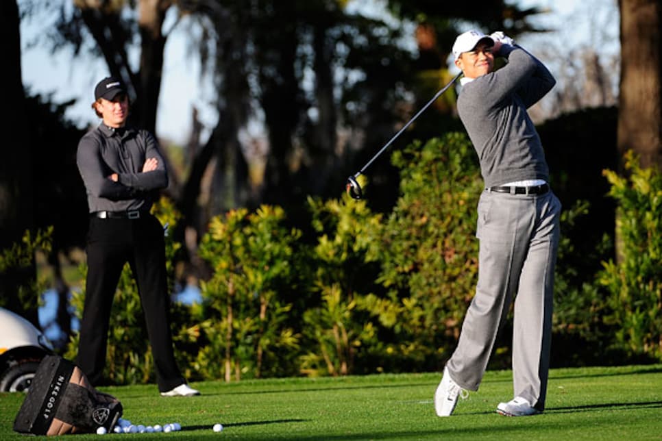 golfworld-2010-02-gwar01_tiger_practice_0218_620.jpg