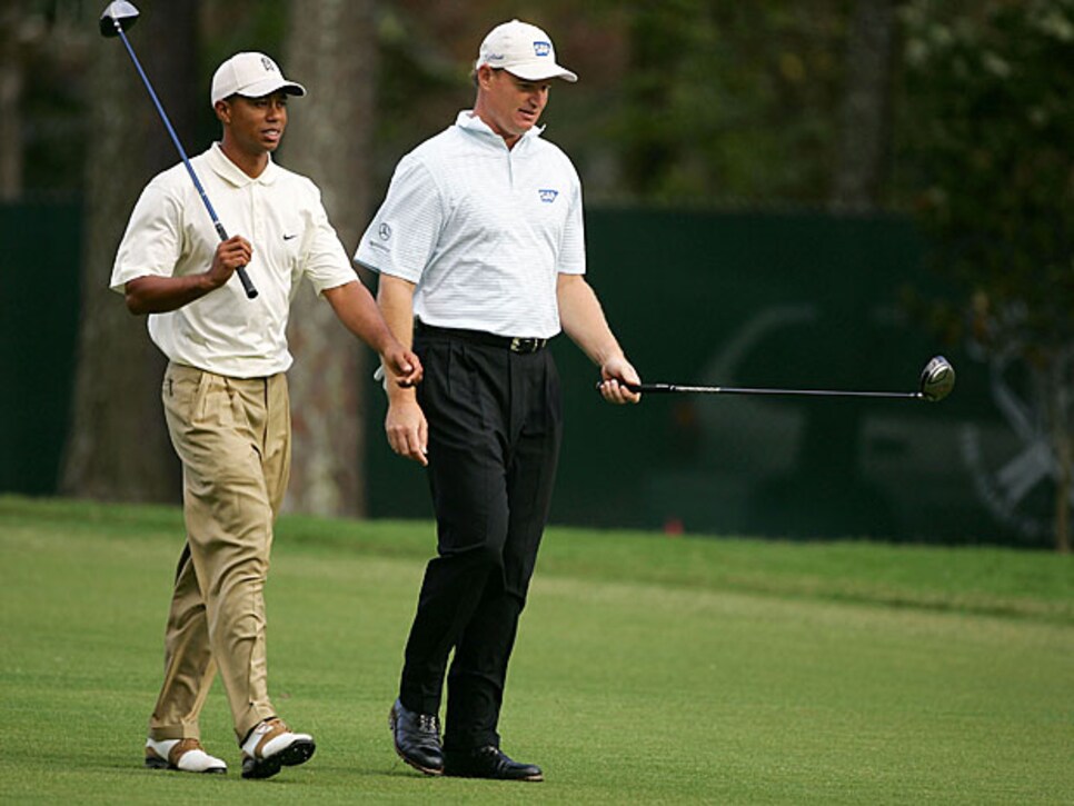 golfworld-2010-02-gwar01_0223_tiger_ernie_620.jpg