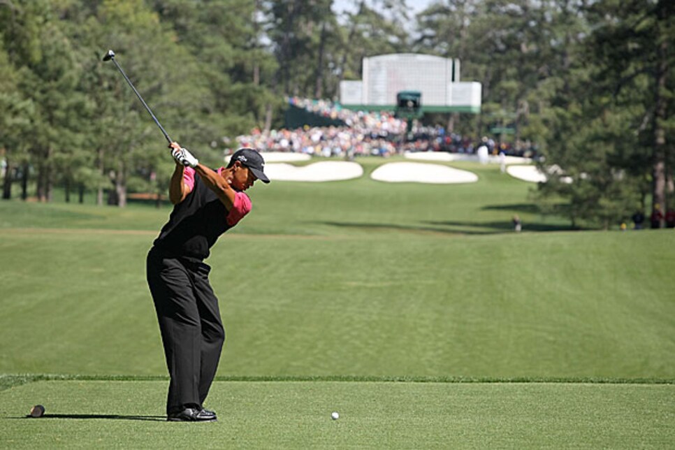 golfworld-2010-03-gwar01_0316_tiger_620.jpg