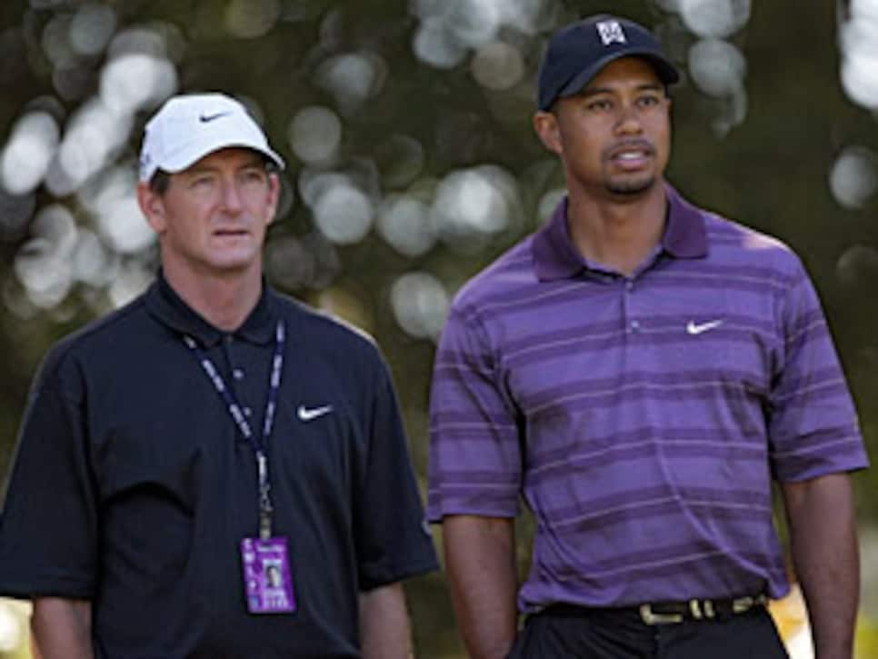 golfworld-2010-05-gwar02tiger_woods_hank_2005.jpg