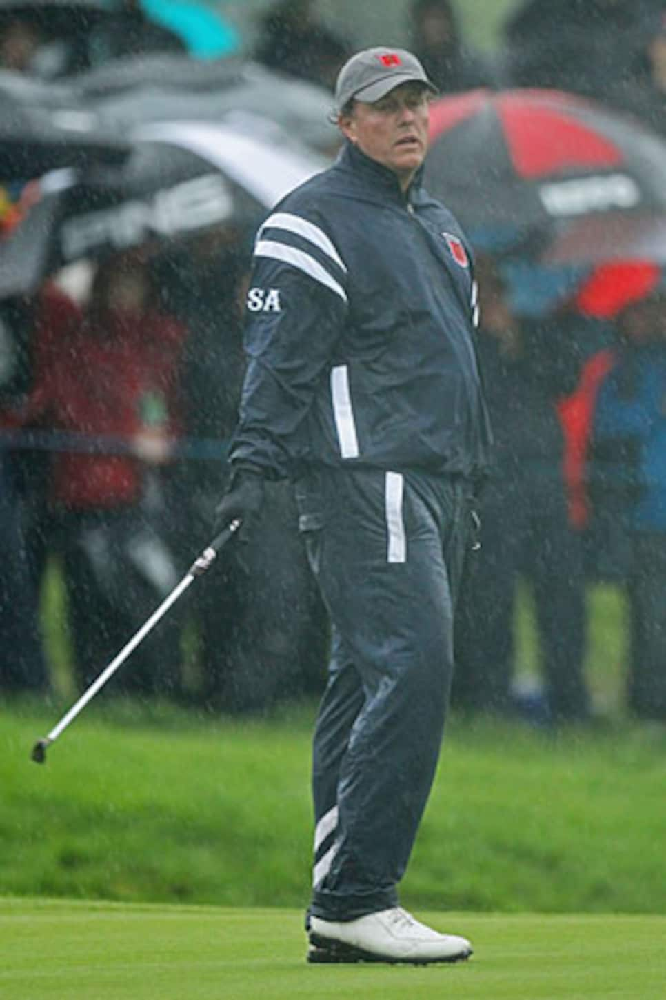 golfworld-2010-10-gwar01_phil_rain_1006.jpg