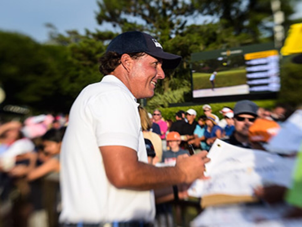 /content/dam/images/golfdigest/fullset/2015/07/21/55adaf87add713143b446304_golfworld-2015-05-gwar-phil-mickelson-crowd-375.jpg