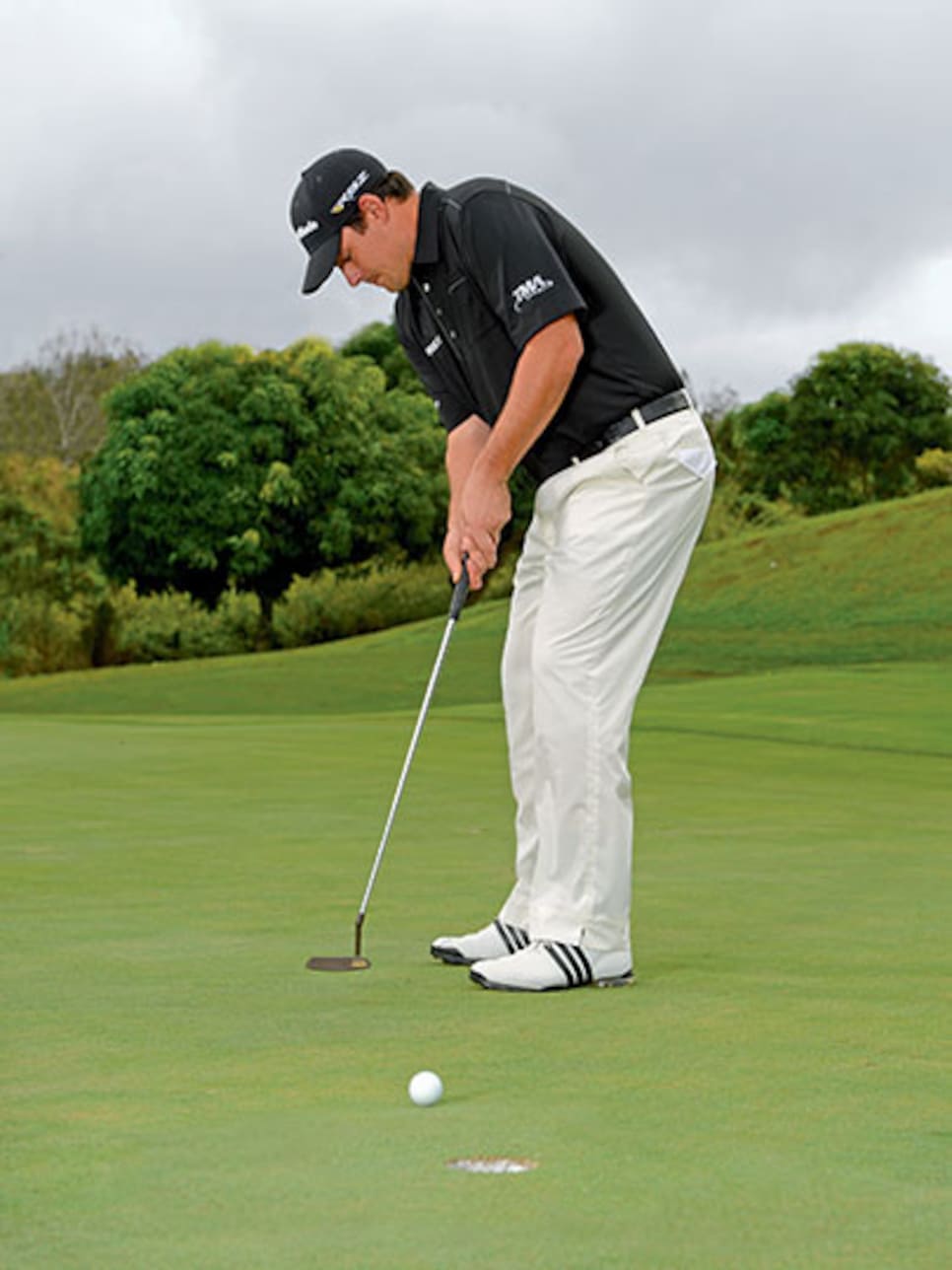 Keep an easy grip on your putter