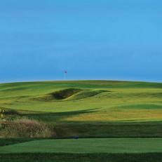 Ron Whitten\'s Hole of the Year, the 344-yard ninth at Chicago Highlands, features a flag surrounded by slippery slopes.