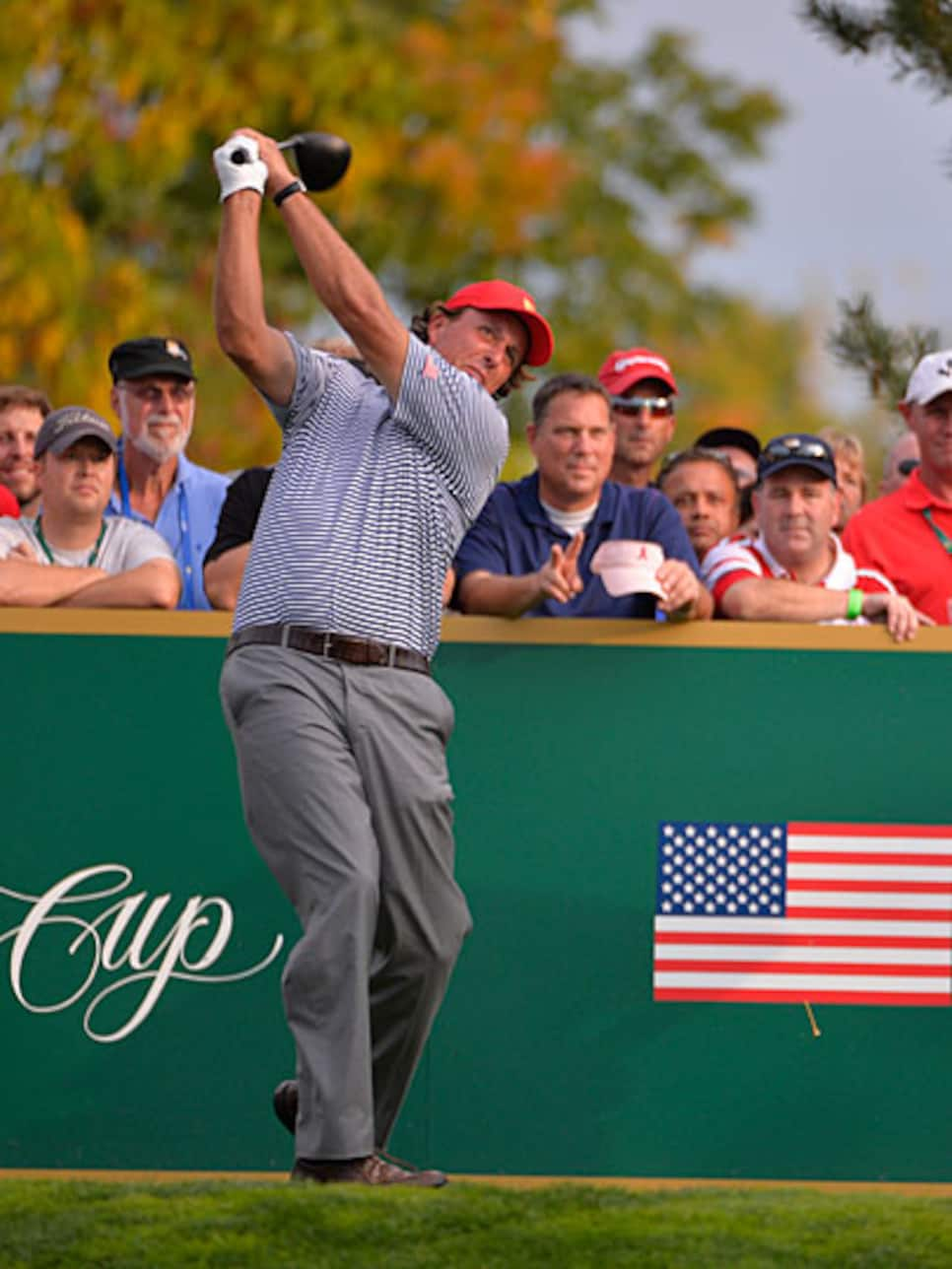 __Mickelson experiments with a TaylorMade SLDR__