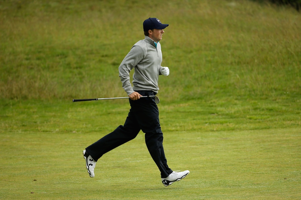 Jordan-Spieth-running-St-Andrews.jpg