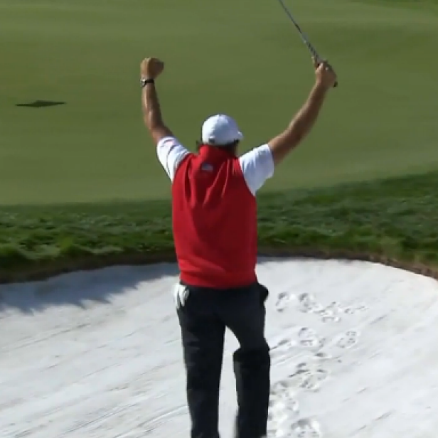 Watch Phil Mickelson do a very Phil Mickelson thing by ...