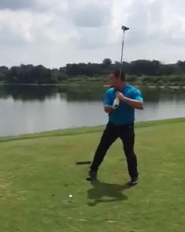 You won't believe how far Chicago Cubs rookie Kyle Schwarber can hit a golf ball -- with a baseball swing
