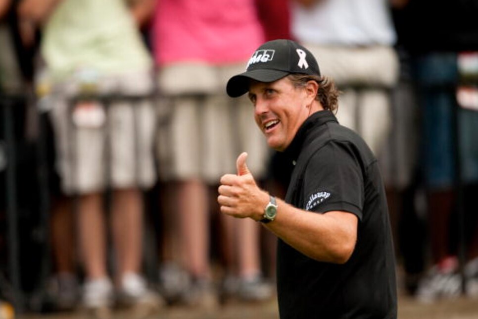 151109-phil-mickelson-thumbs-up.png