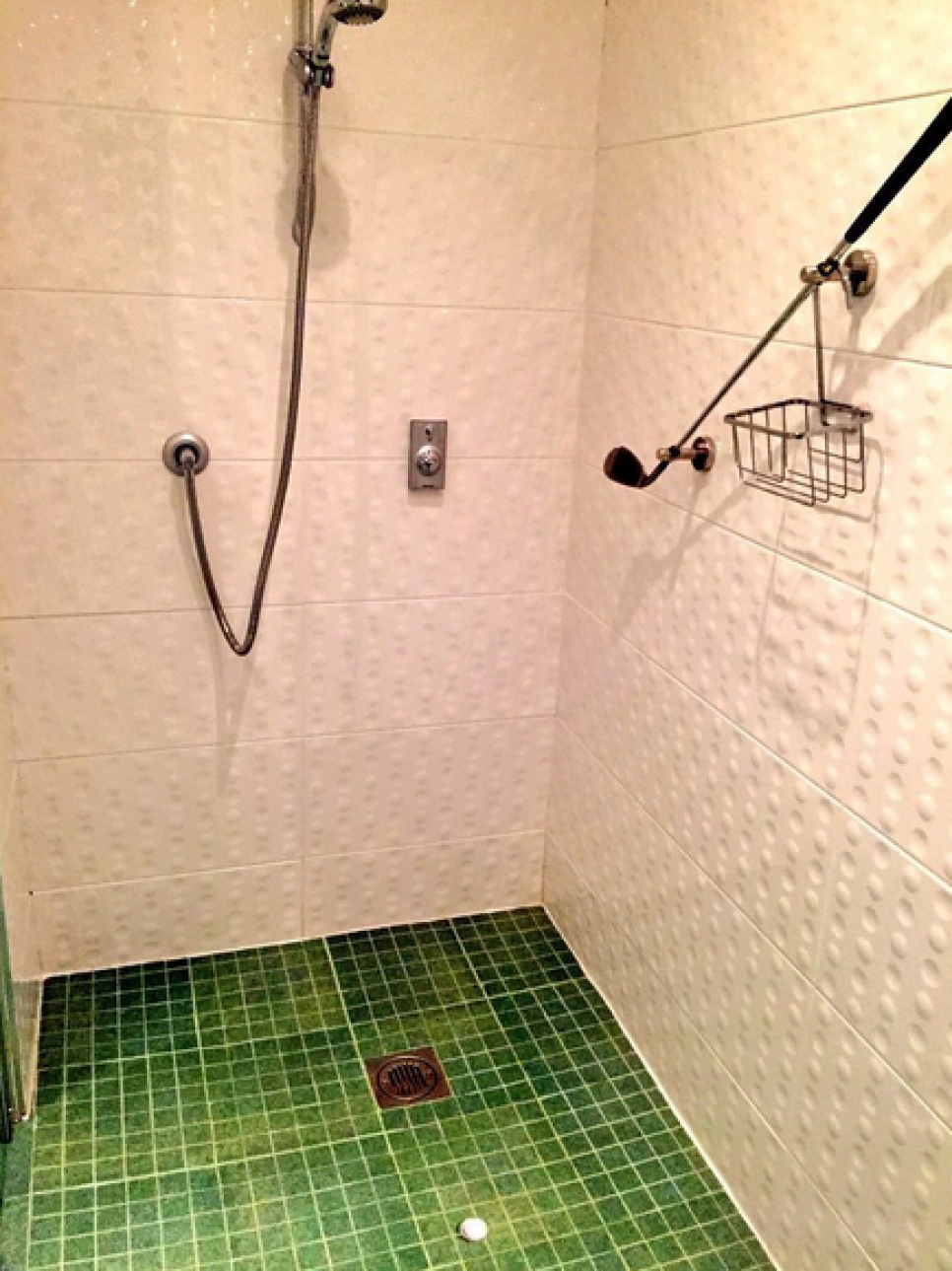 151120-golf-bathroom-shower.png