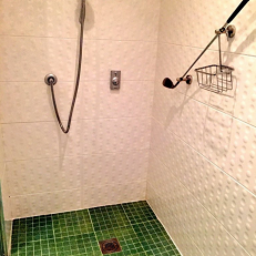 151120-golf-bathroom-shower.png