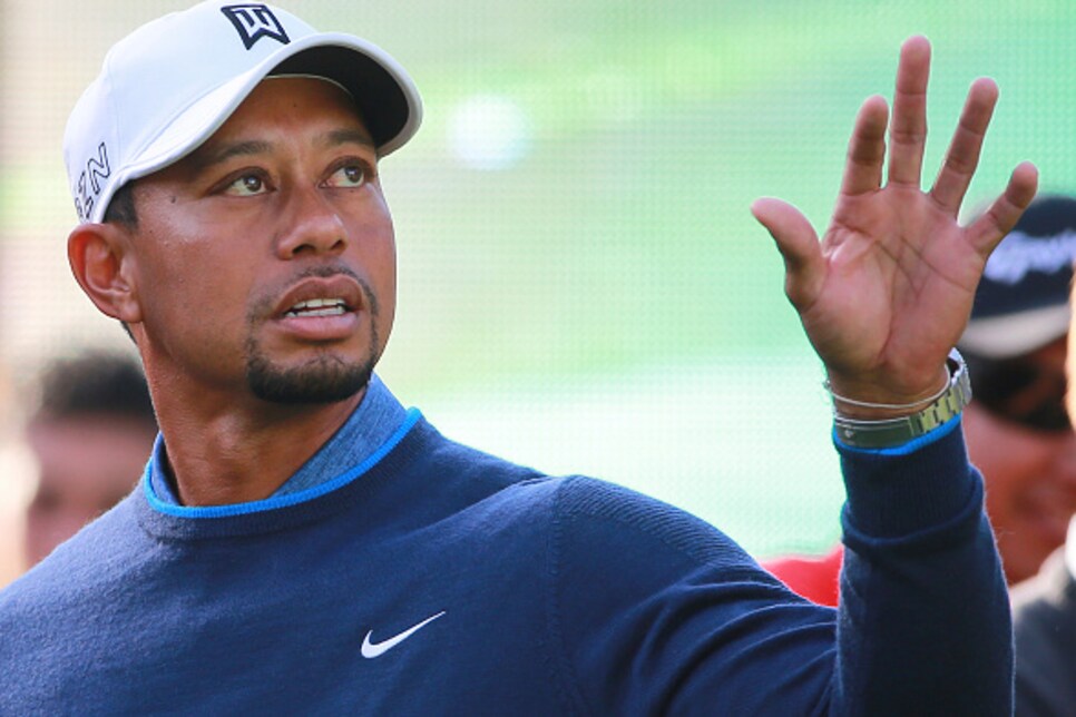 151201-tiger-woods-wave.png