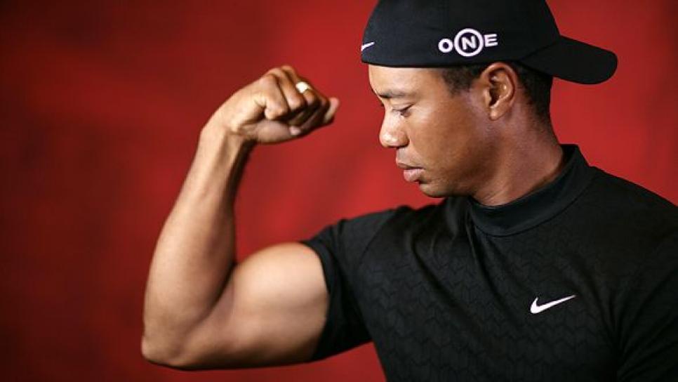 Tiger-Woods-flexing-Walter-Iooss.jpg