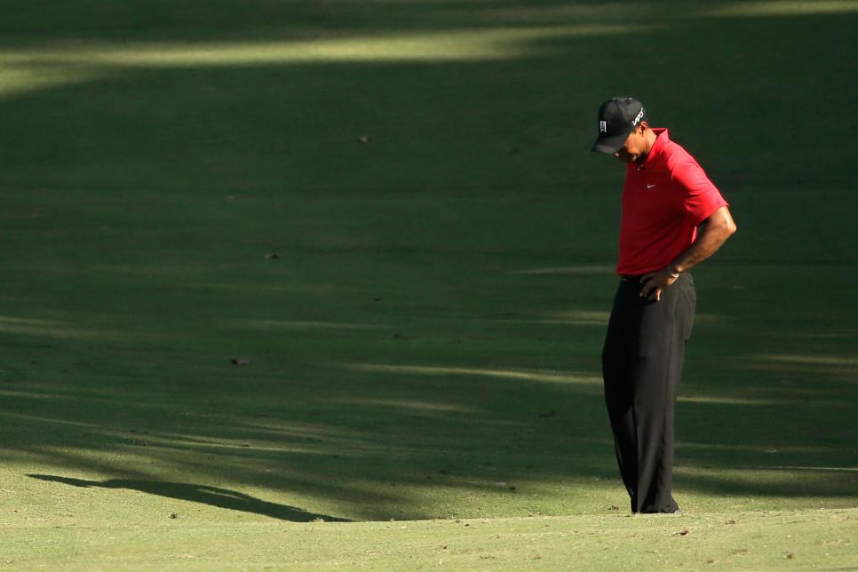 Tiger-Woods-hands-on-hips.jpg