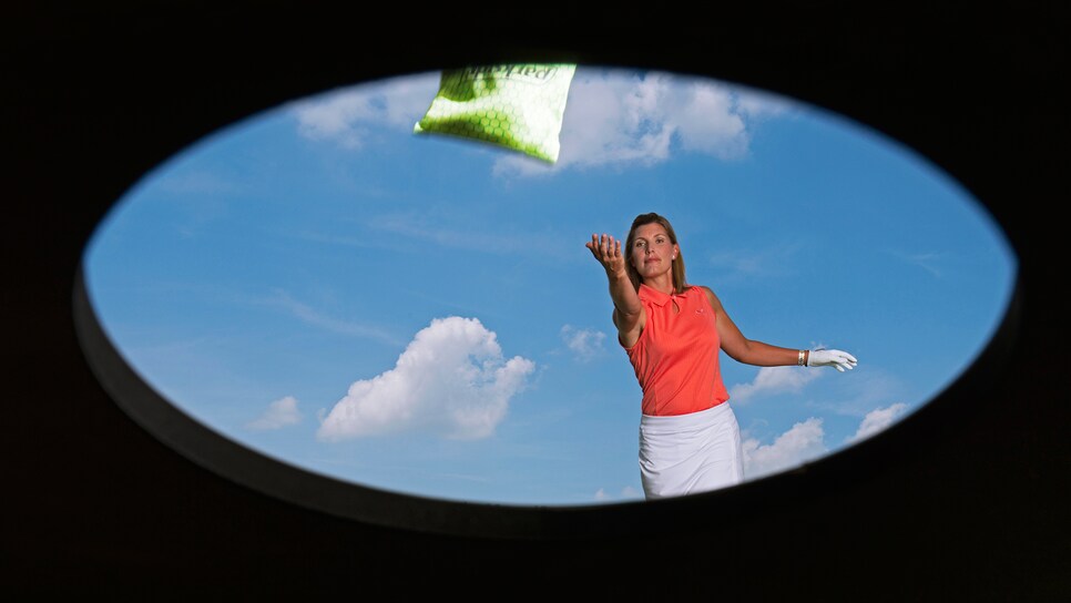 bar-games-for-better-golf-cornhole-toss.jpg