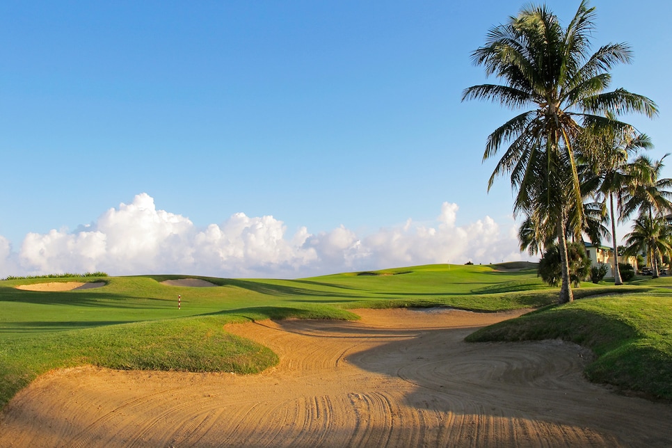 Varadero-Golf-Club-18-Cuba-staff.jpg