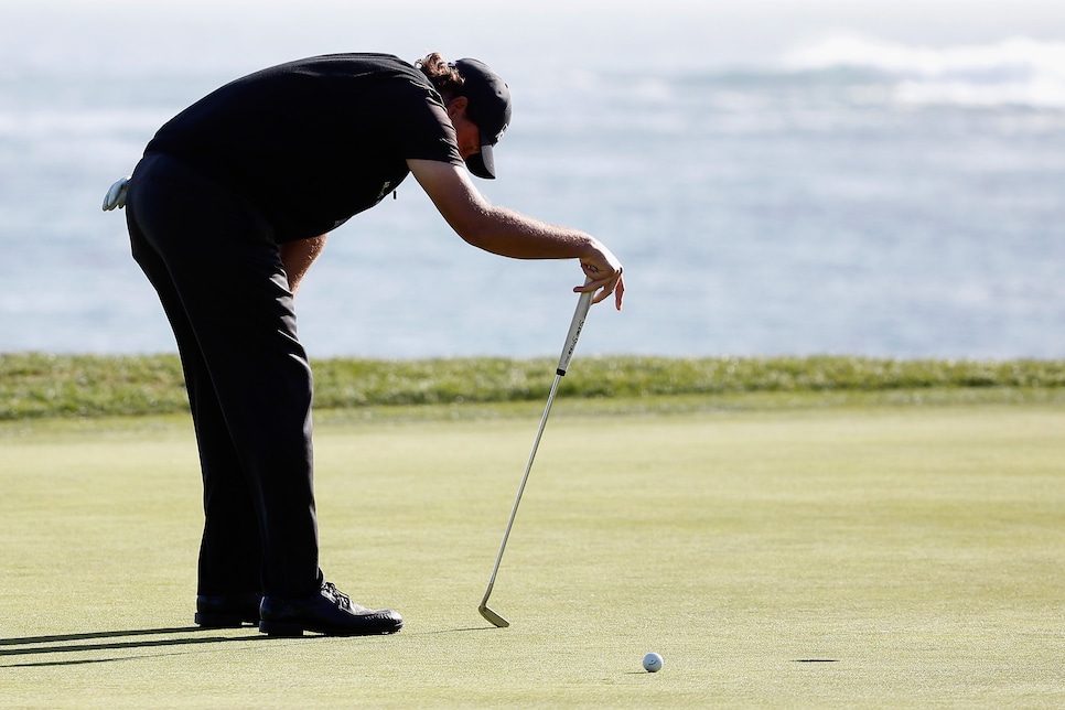 Phil-Mickelson-Missed-Putt-at-18.jpg