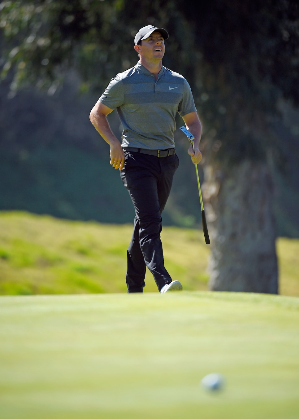 rory-mcilroy-northern-trust-open-disappointed-putting-2016.jpg