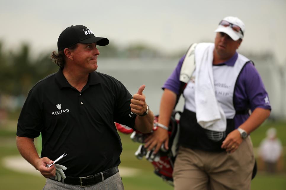 Phil Mickelson thumbs up.jpg