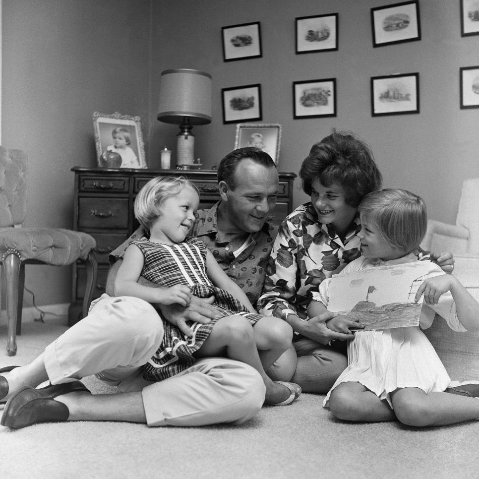 arnold-palmer-family-latrobe-1963.jpg