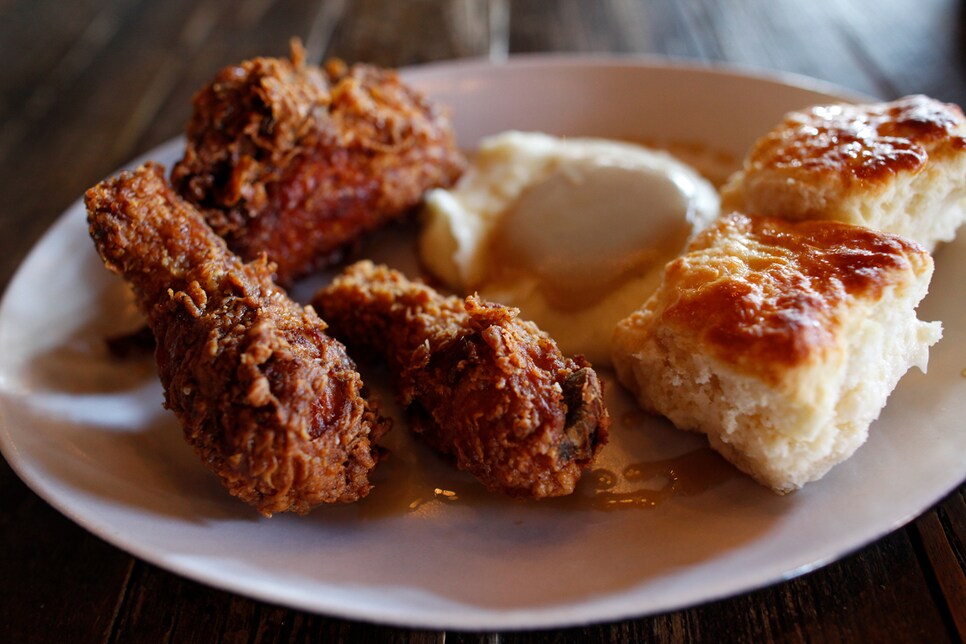 where-to-eat-phoenix-the-yard-fried-chicken.jpg