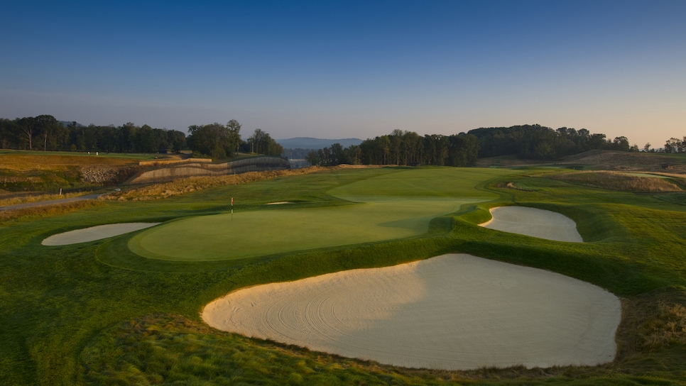 07-oakmont-hole-7.jpg