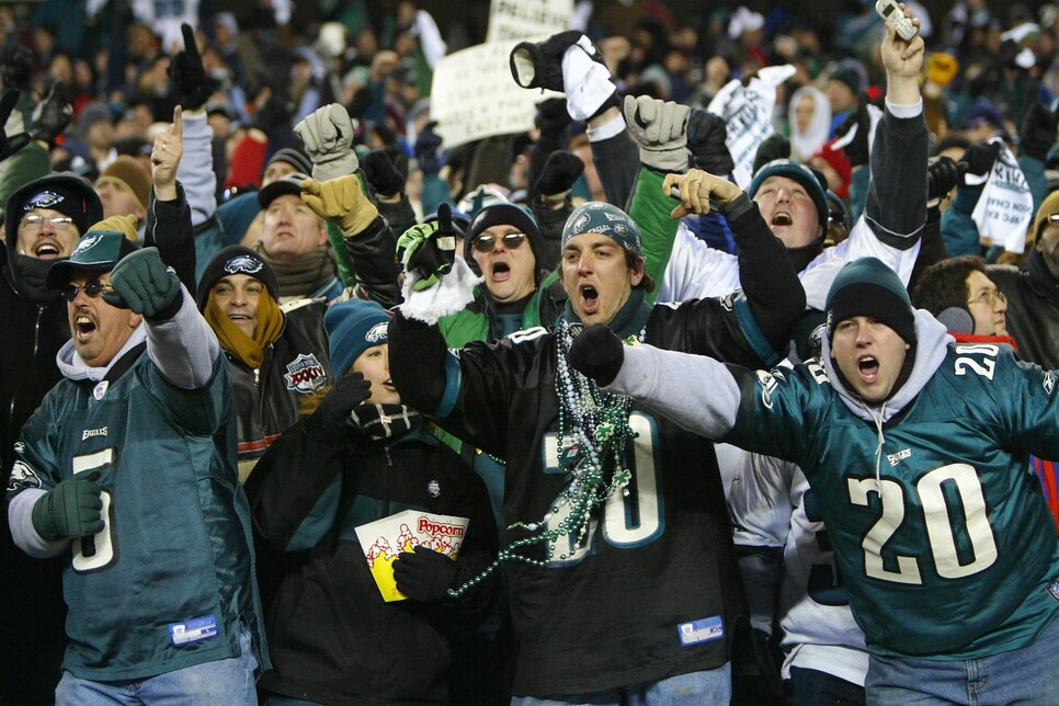 Eagles-fans.jpg