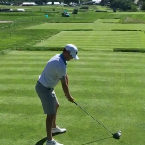 Zach Johnson looked like your typical Sunday golfer practicing at ...