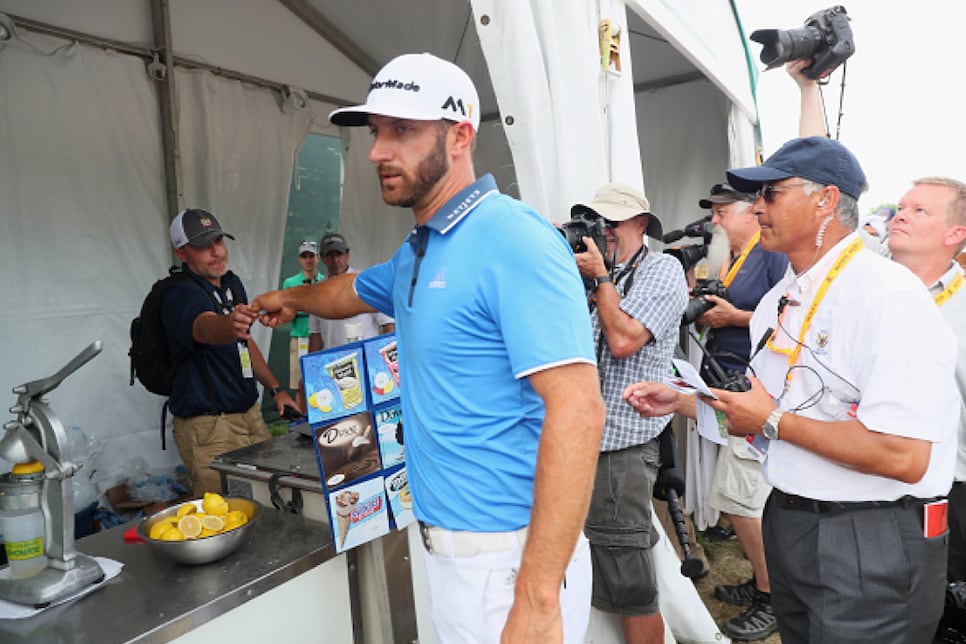 160618-dustin-johnson-hot-dog.png