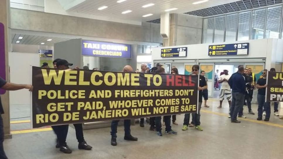 rio-airport-protest-welcome-to-hell-sign.jpg