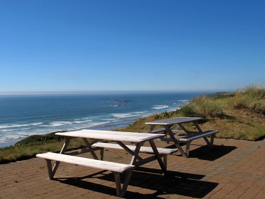 The halfway house at Old Macdonald might be the most beautifully scenic halfway house you'll ever see.