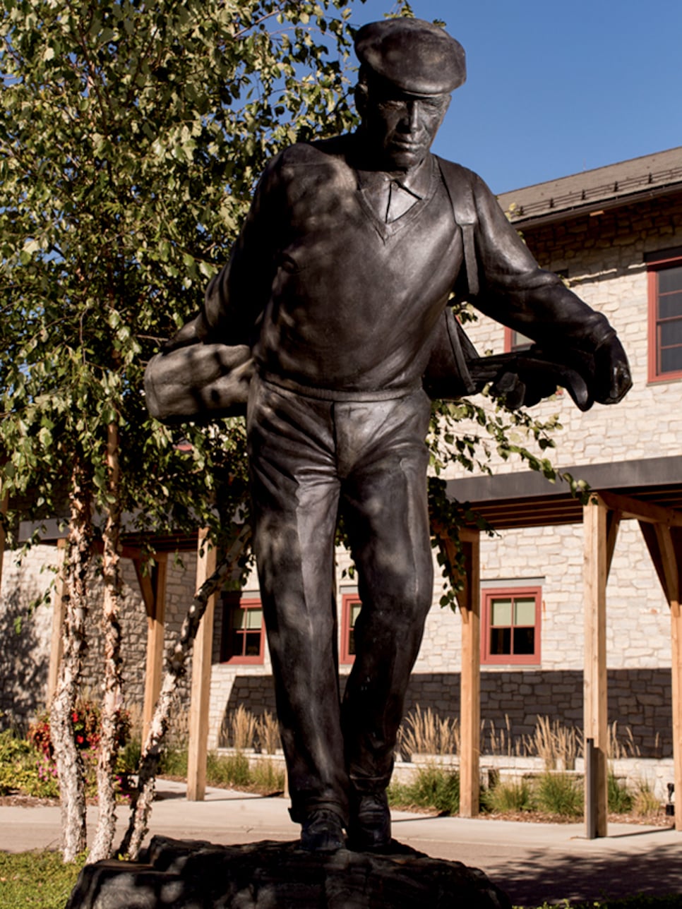 Hazeltine-Golf-Club-walking-man-statue.jpg