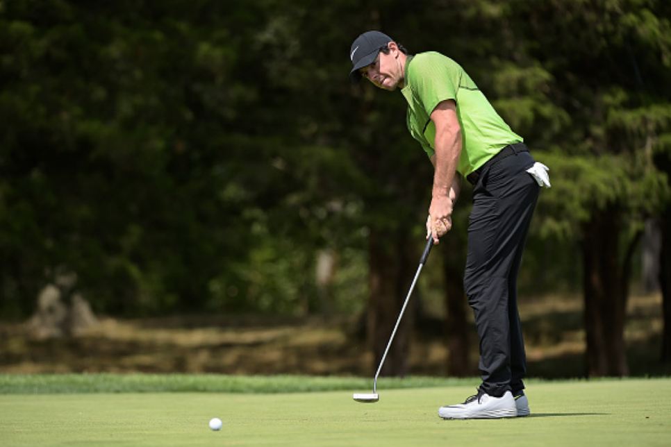 Rory McIlroy struggles in first competitive round with new putter ...
