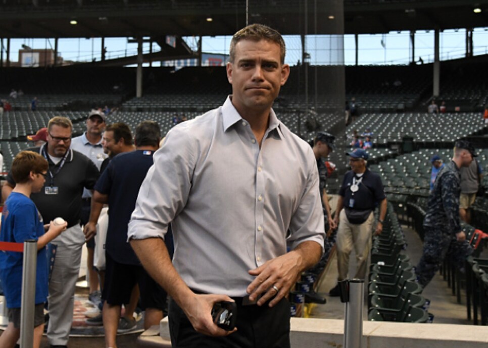 Chicago Cubs president Theo Epstein throws terrible first pitch