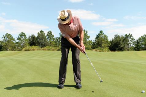 Try This Putting Grip Trick To Get The Ball Rolling On Line