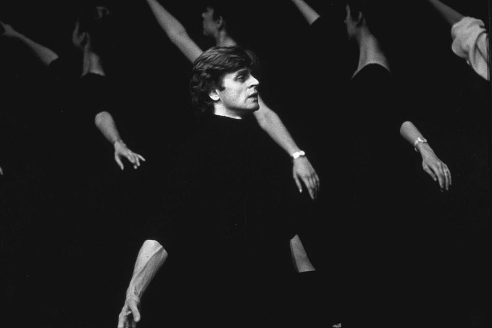 mikhail-baryshnikov-dancing.jpg