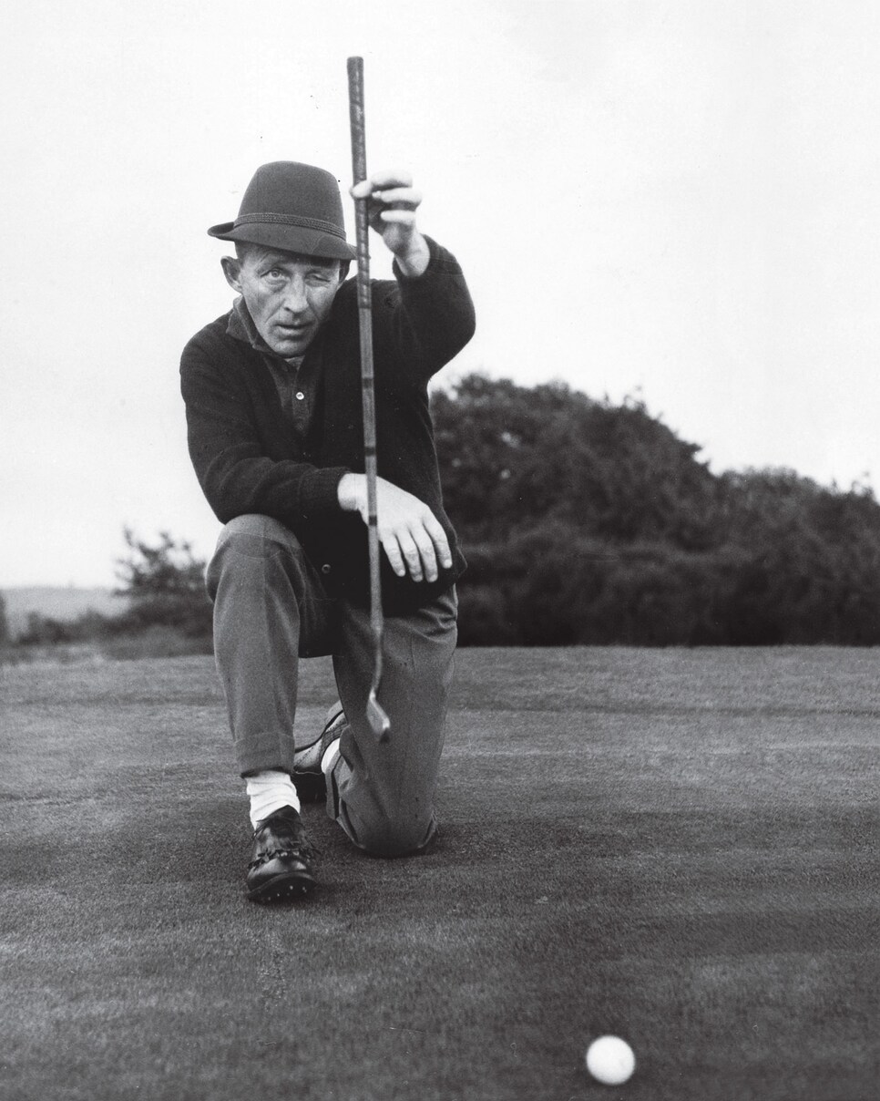 Bing-Crosby-putting-England-1960.jpg