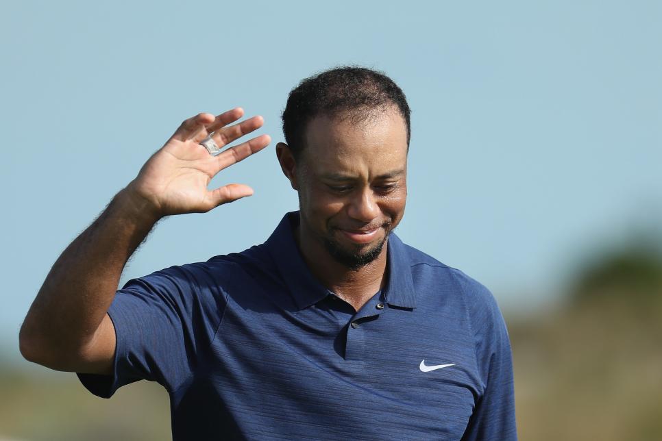Tiger-Woods-wave.jpg