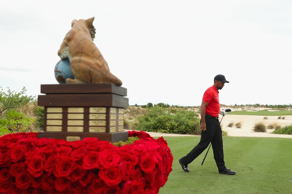 tiger-woods-2016-hero-world-challenge-sunday-trophy-first-tee.jpg