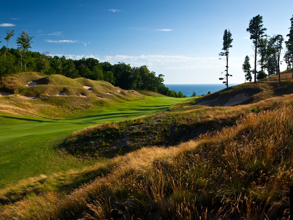 2017-68-Arcadia-Bluffs-GC-hole-11.jpg