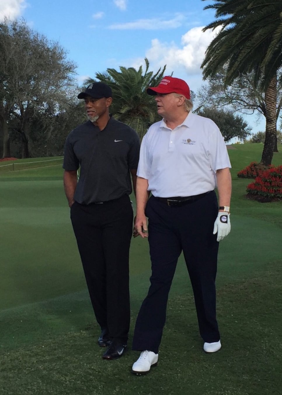 File:US Navy 040303-N-5319A-008 Sailors watch professional golfer Tiger  Woods hit a few