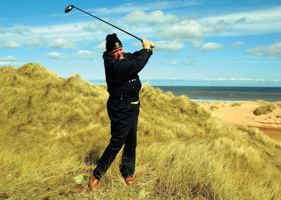 Donald-Trump-playing-Aberdeen-Scotland-2014.jpg