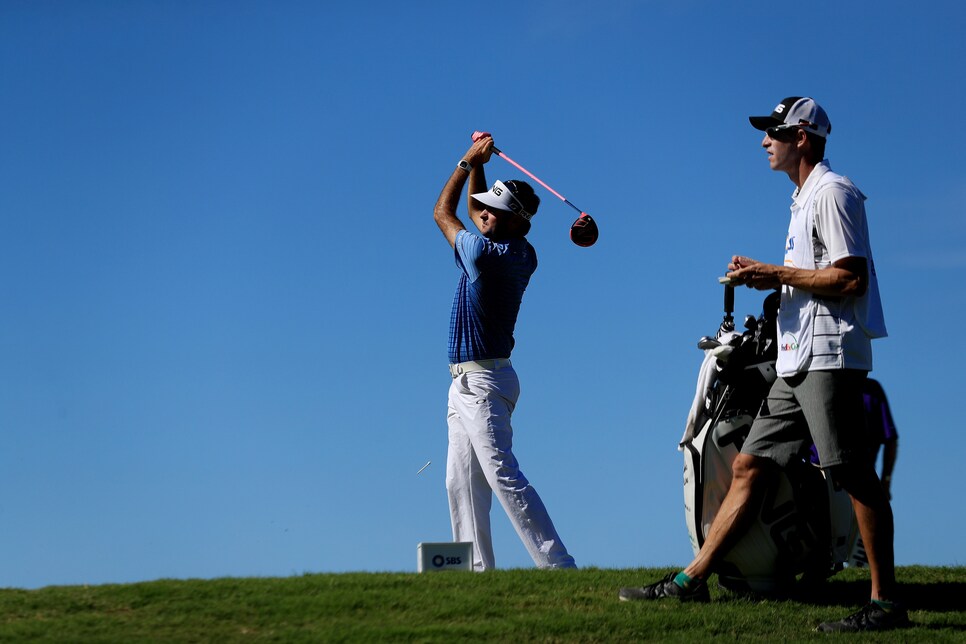 bubba-watson-driving-sbs-tournament-of-champions-2017