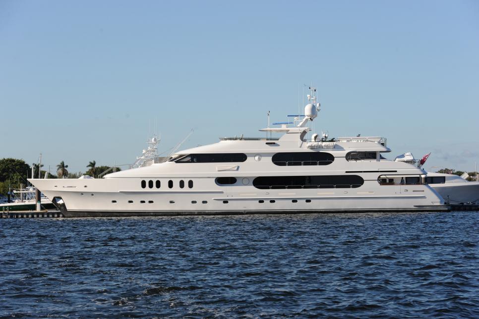 Tiger Woods Boat Docked In Palm Beach County