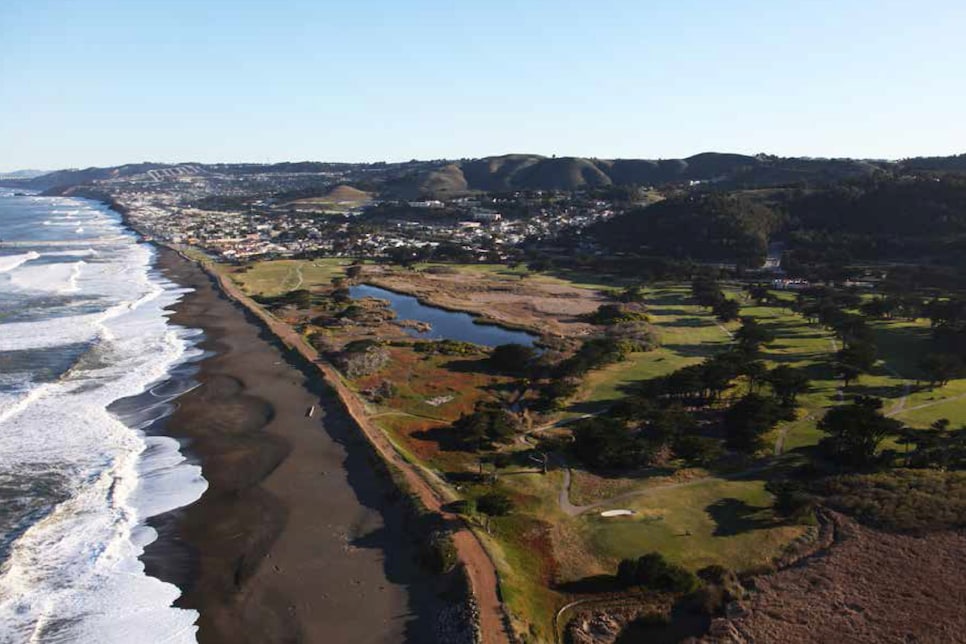 Sharp Park, Pacifica, California Golf course information and reviews.