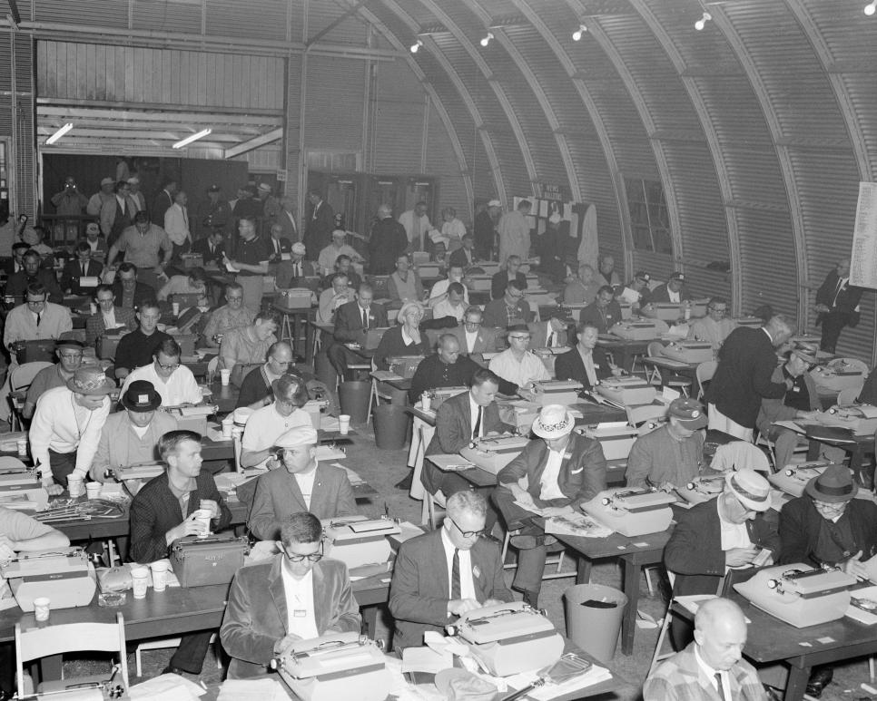 AUGUSTA, GA - APRIL 1962:  Media fill the press tent during the 1962 Masters Tournament at Augusta National Golf Club on April 7, 1962 in Augusta, Georgia. (Photo by Augusta National/Getty Images)
