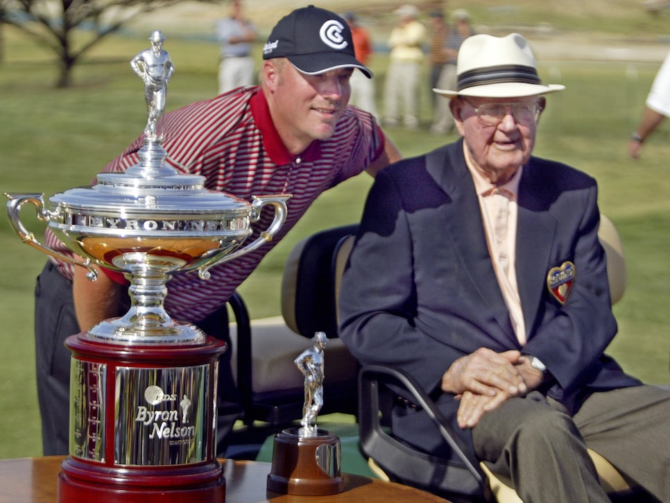 Brett Wetterich poses with tournament host Byron Nelson after capturing the EDS Byron Nelson Championship in Irving, Texas, on Sunday, May 14, 2006.