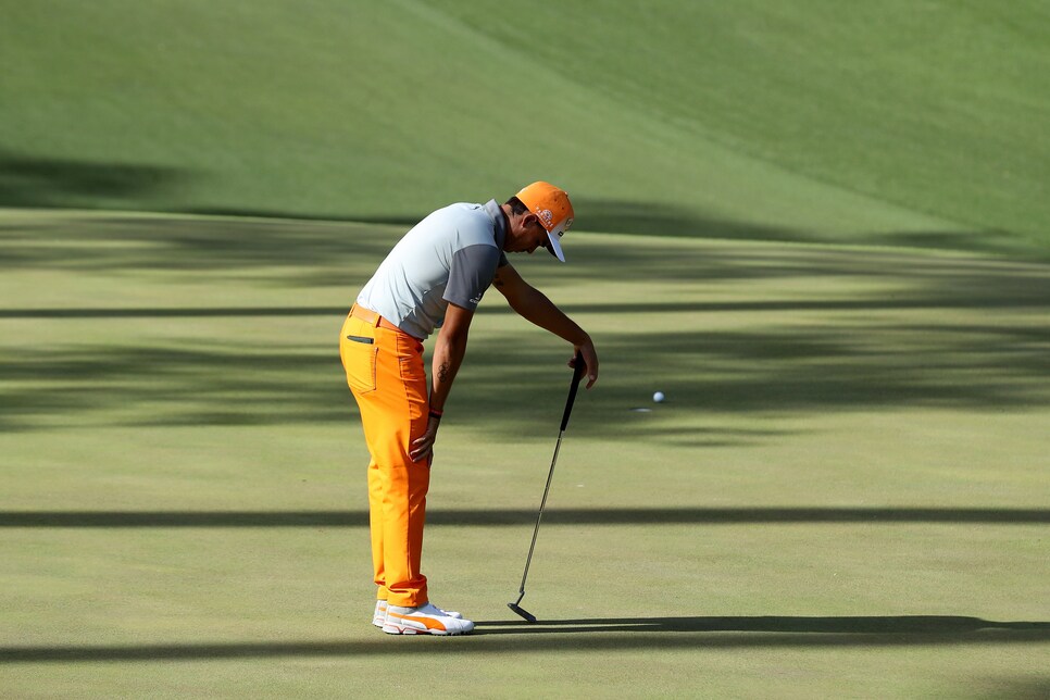 rickie-fowler-masters-2017-sunday-putting.jpg