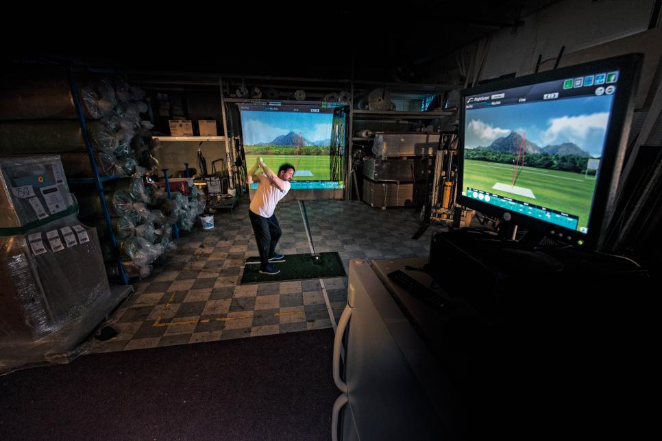 DIY-golf-simulator-Mike-Rohr.jpg