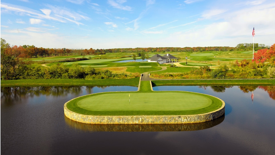 Trump-National-Golf-Club-Par-3-Island-Green-Colts-Neck.jpg